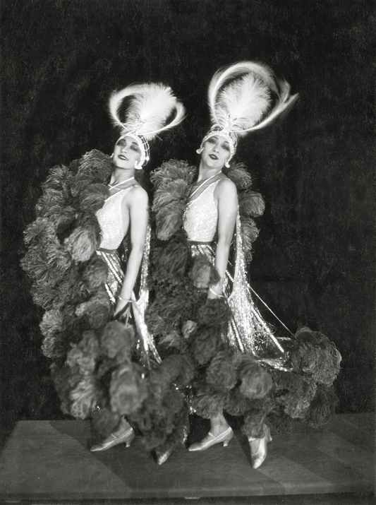 4.Dolly Sisters 1923 Courtesy Private Collection©James Abbe Archive 1920 ndate džässiajastu ja mood