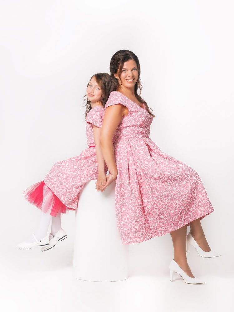 TORINA Anna ja Bella kleidid ema ja tütre komplekt Ühe pere nelja generatsiooni naised lõid rõivabrändi